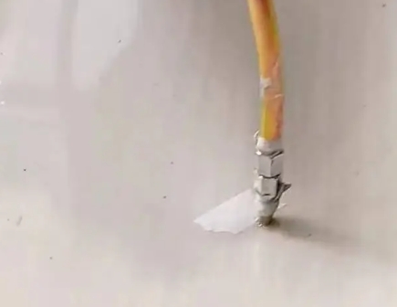 申扎瓷砖空鼓维修公司专业解答在瓷砖铺贴过程中，如果使用的砂料过粗（如全部使用了粗砂），可能会导致以下问题